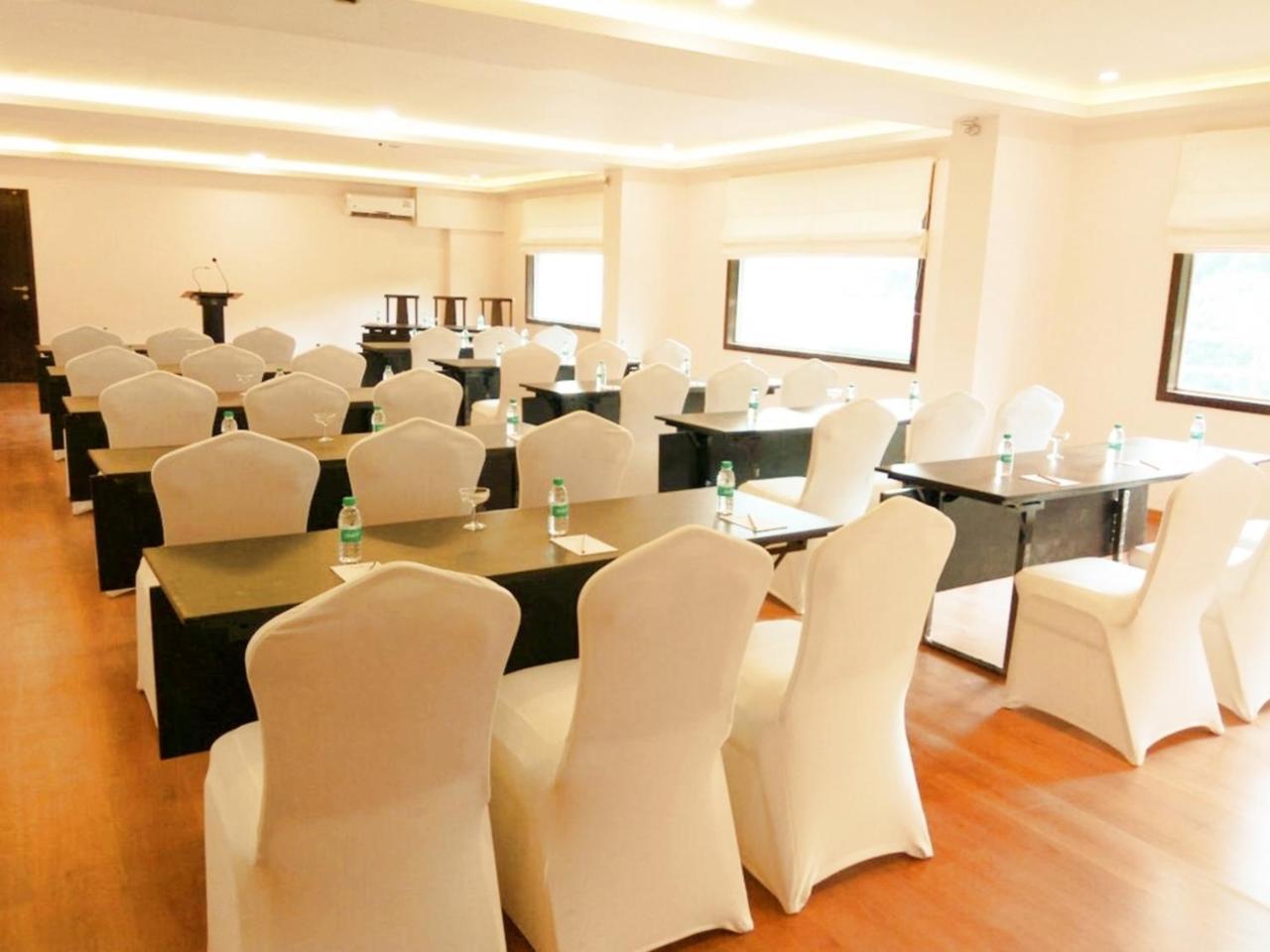 Hotel Central Park Manipal Esterno foto