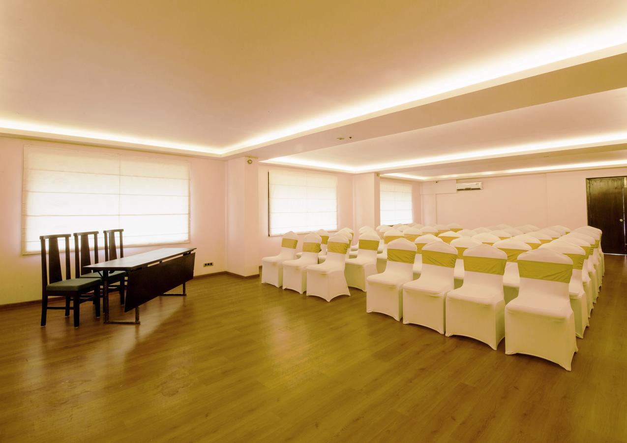 Hotel Central Park Manipal Esterno foto