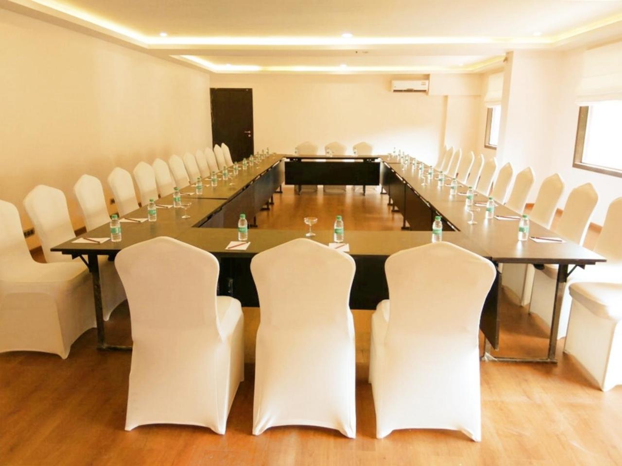 Hotel Central Park Manipal Esterno foto