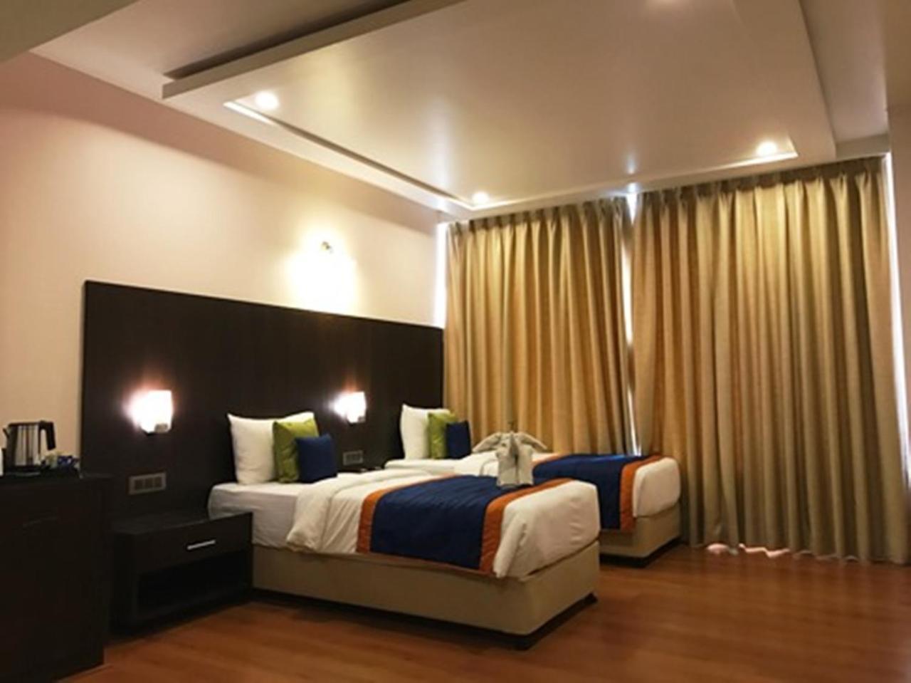 Hotel Central Park Manipal Esterno foto