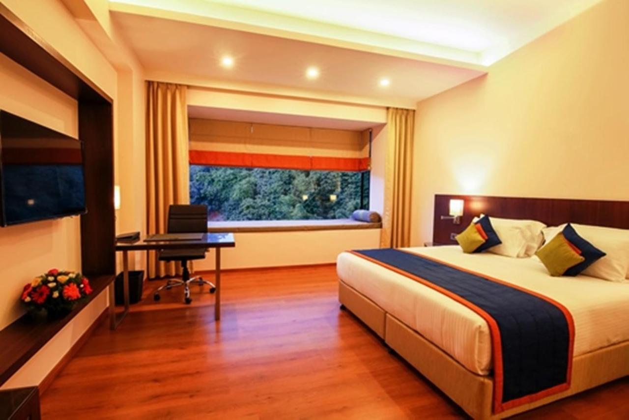 Hotel Central Park Manipal Esterno foto